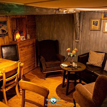 The Bear Inn Llandovery Exterior foto