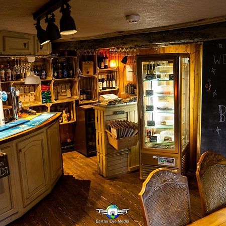 The Bear Inn Llandovery Exterior foto